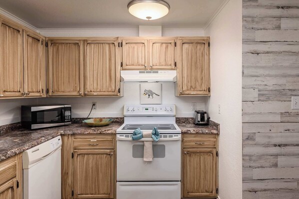 ثلاجة، ميكروويف، فرن، موقد طهي مسطح