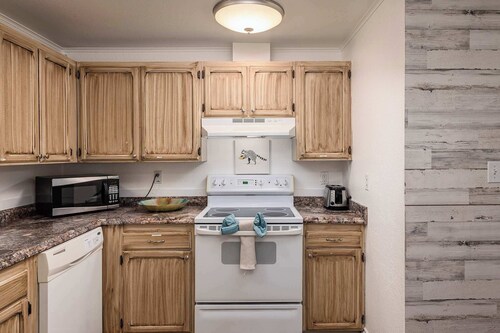 Urban Anchorage 2BR Hideaway