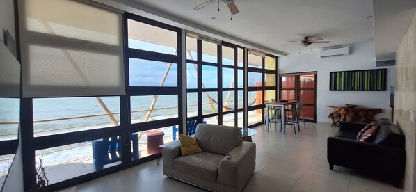 Living area - Aimee's Beach Escape (Nueva Gorgona)