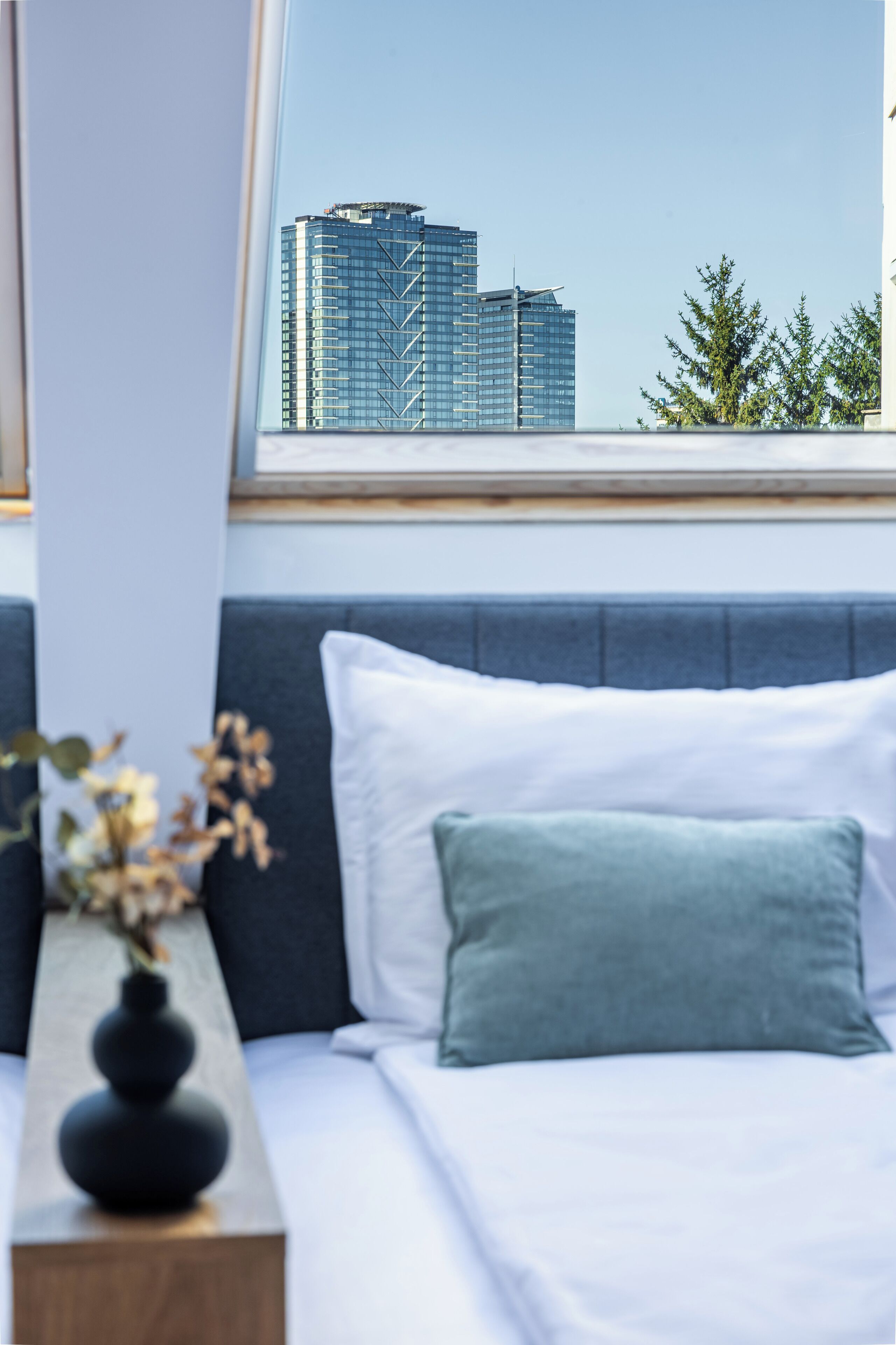 Phòng 2 giường đơn phong cách cổ điển, ban công, quang cảnh thành phố | Két bảo mật tại phòng, truy cập Internet không dây miễn phí 