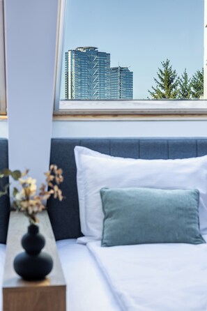 Habitació amb dos llits individuals clàssica, balcó, vistes a la ciutat | Caixa forta a l'habitació, wifi gratuïta i roba de llit 