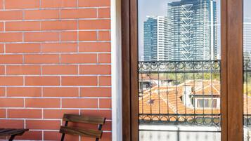 Caja de seguridad en la habitación, wifi gratis y ropa de cama