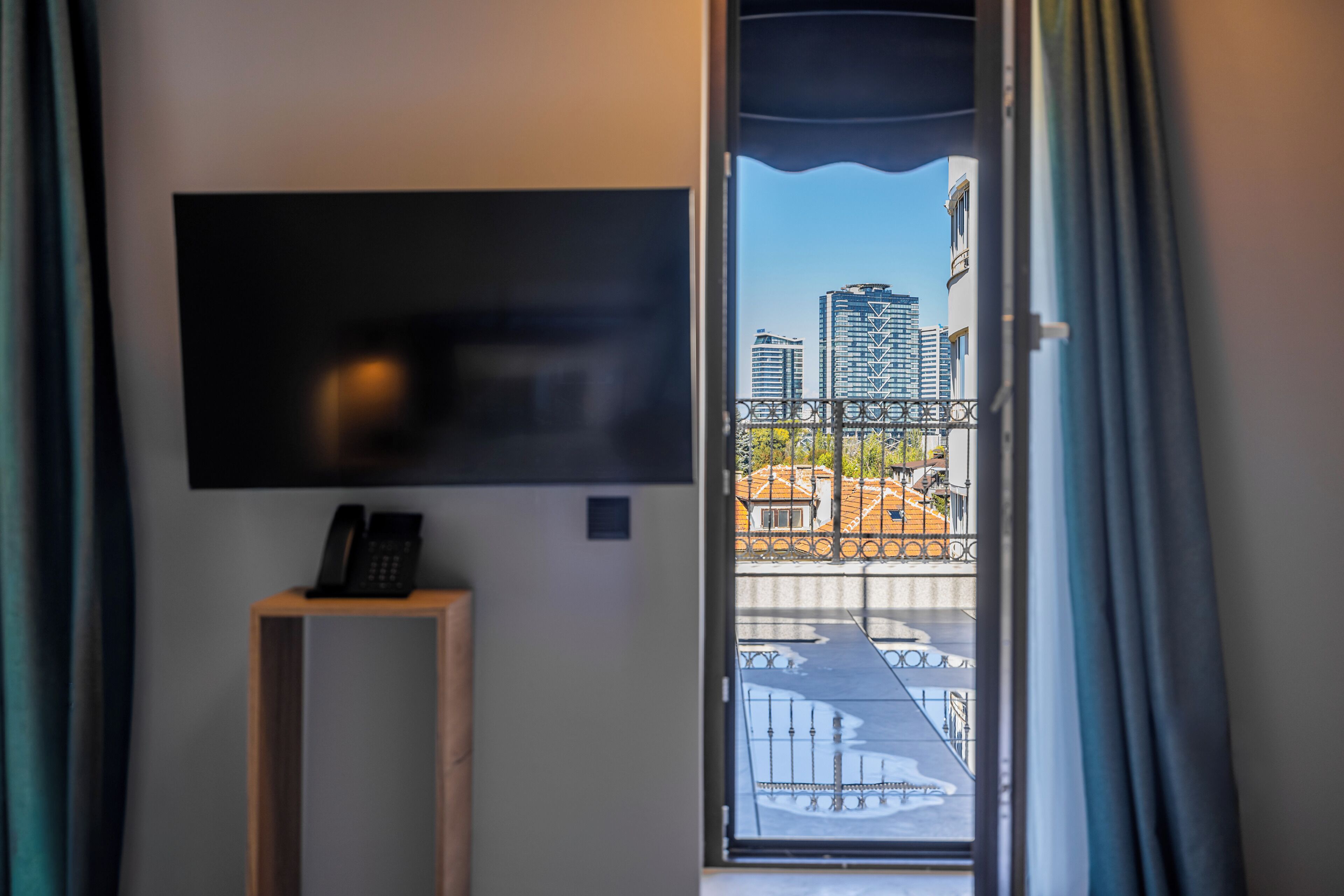 Phòng đôi hoặc 2 giường đơn phong cách cổ điển, ban công, quang cảnh thành phố | Két bảo mật tại phòng, truy cập Internet không dây miễn phí 