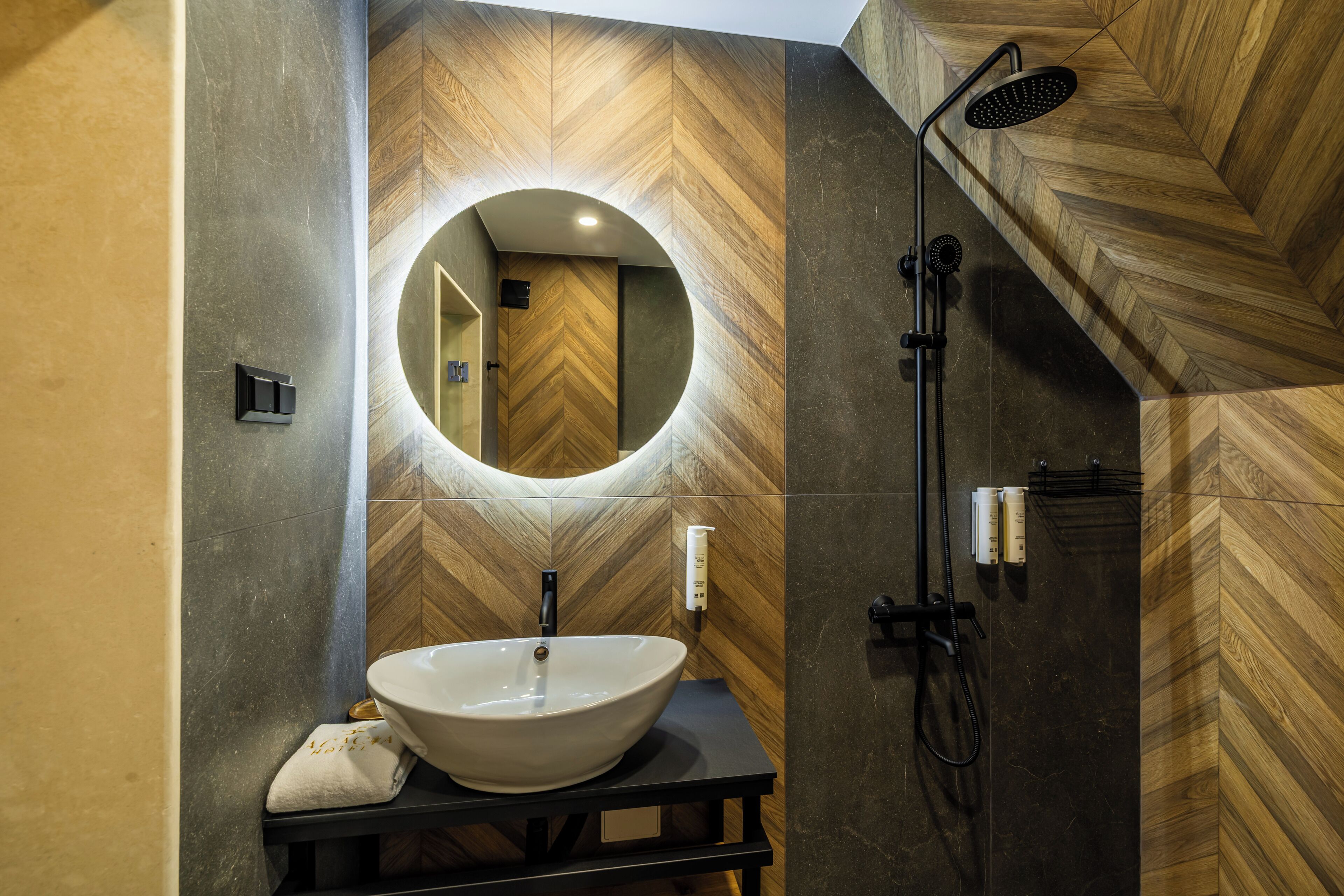 Classic Twin Room, Balcony, City View | Bathroom