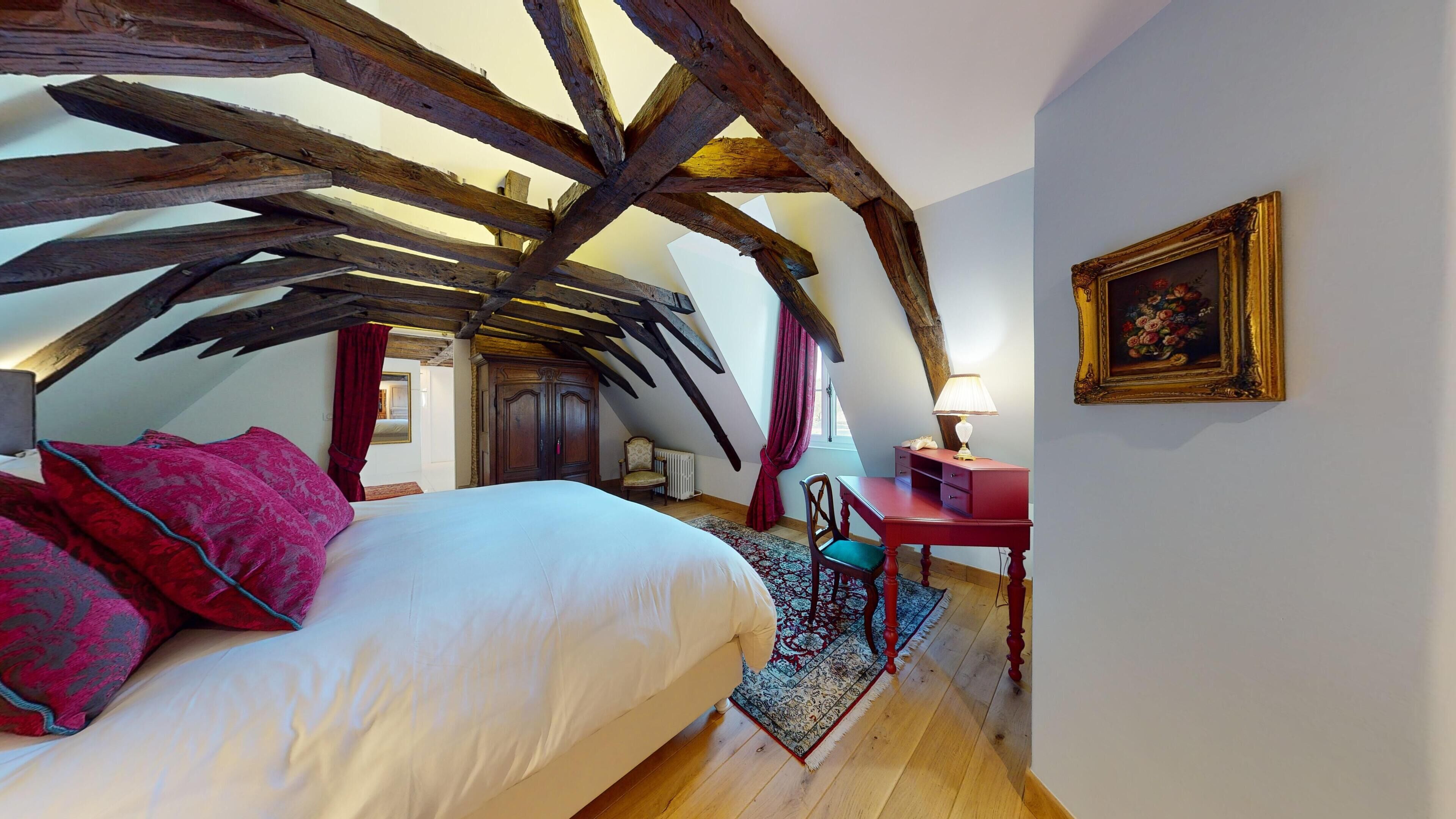 Deluxe Suite, Non Smoking, Garden View | In-room safe, soundproofing, iron/ironing board, free WiFi