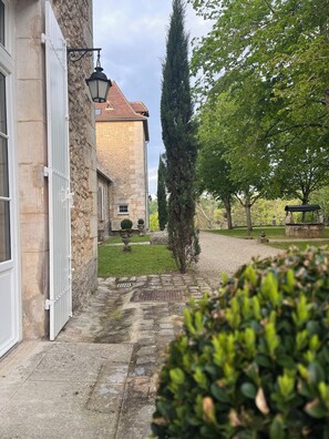 المنشأة من الخارج