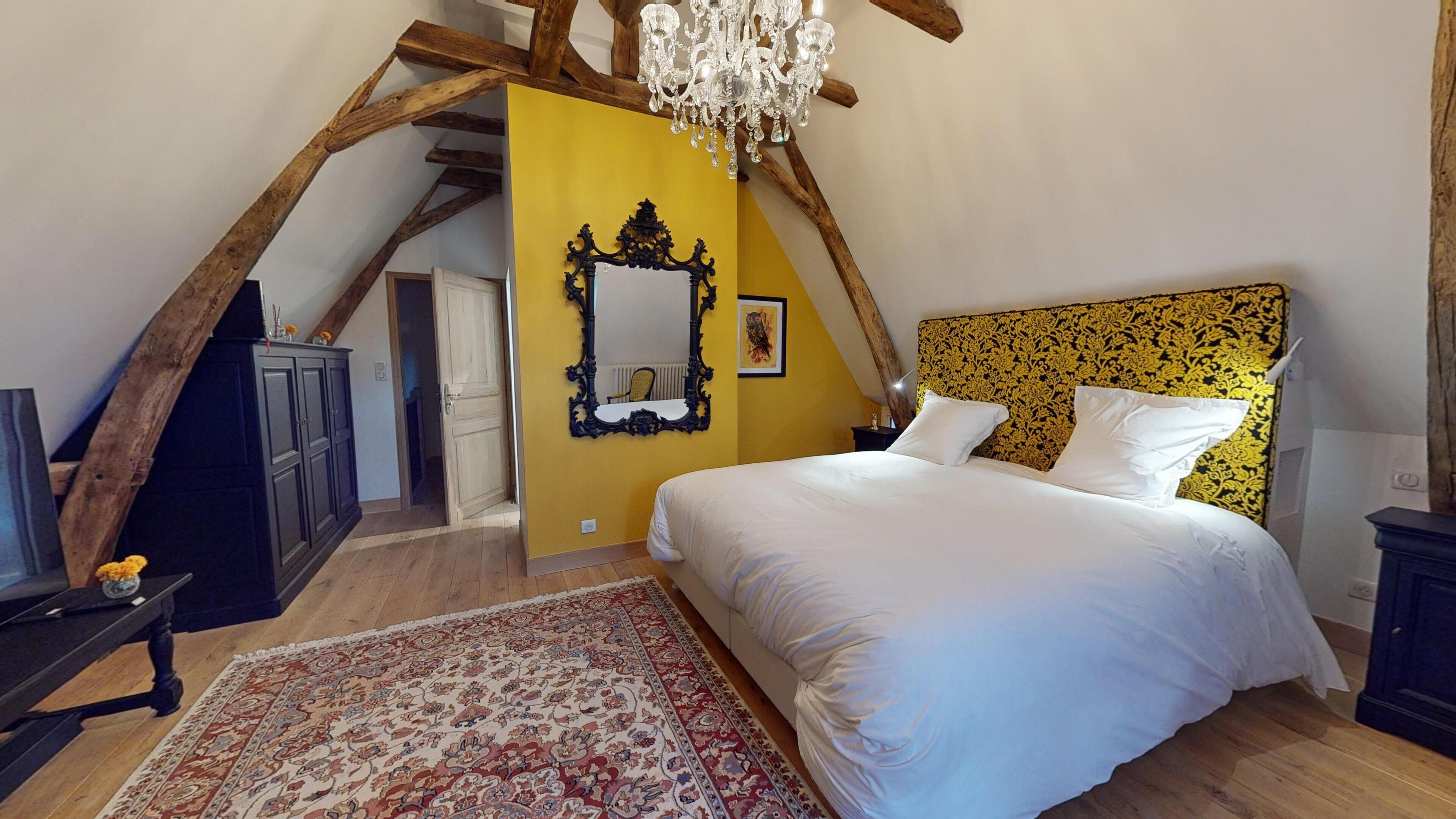 Deluxe Double Room, Non Smoking (vue parking) | In-room safe, soundproofing, iron/ironing board, free WiFi