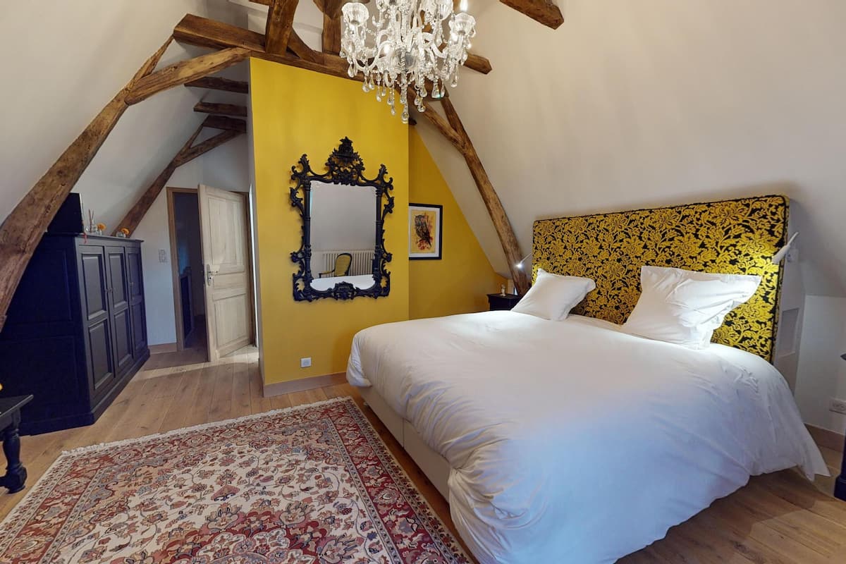 Deluxe Double Room, Non Smoking, Park View | In-room safe, soundproofing, iron/ironing board, free WiFi