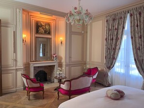 Caja de seguridad en la habitación y sistema de insonorización