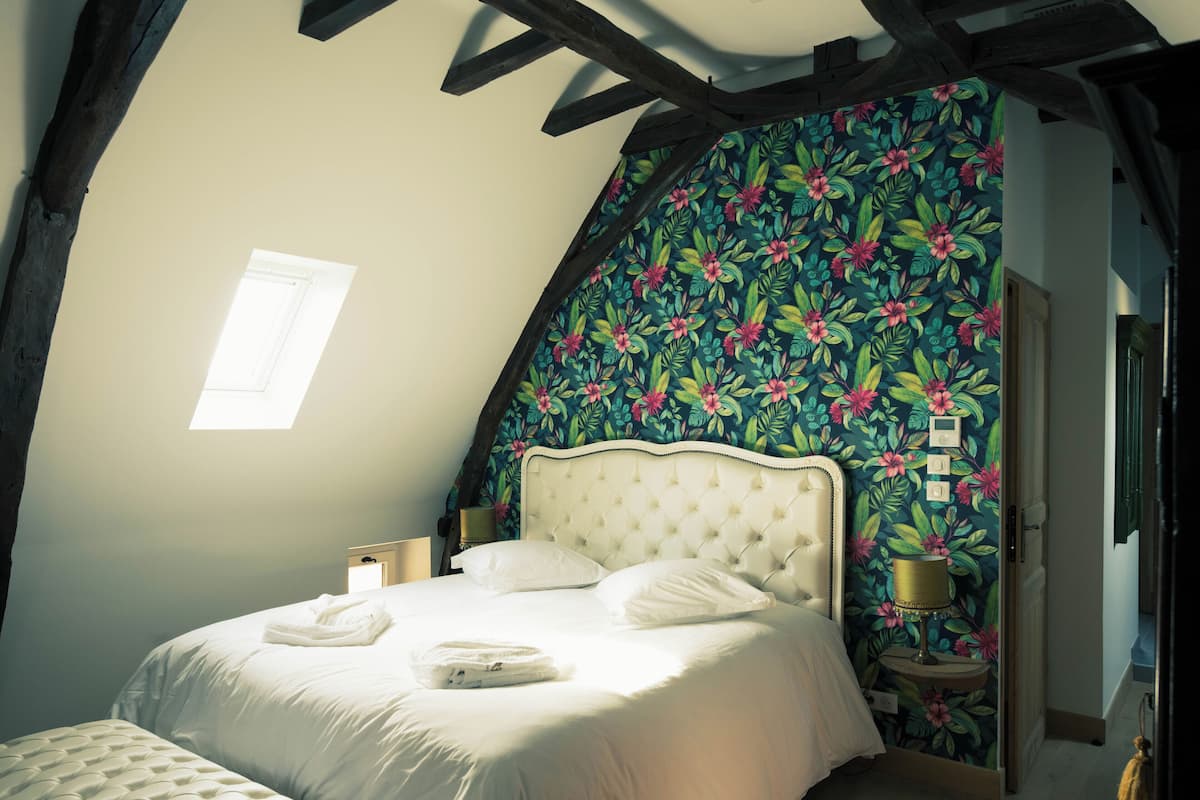 Deluxe Double Room, Non Smoking, Park View | In-room safe, soundproofing, iron/ironing board, free WiFi