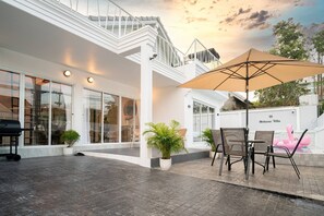 Villa, 4 soverom, røyk, privat basseng | Terrasse/patio