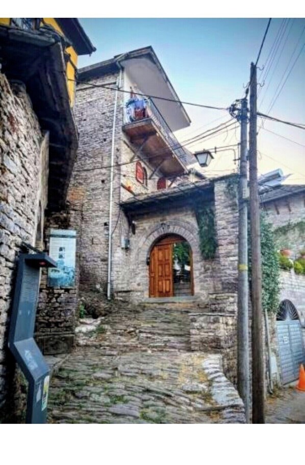 Exterior - HOUSE IN THE OLD TOWN WITH VIEW (Gjirokastër)