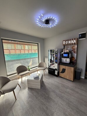 Lobby - FLY & STAY AT GEORGE'S (Otopeni)