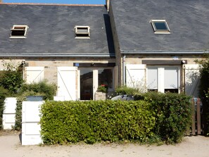 Exterior detail - Holiday Home 'Résidence An Avel' with Sea View and Private Garden (Larmor Baden)