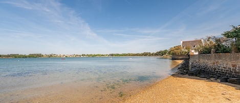 Nær stranden