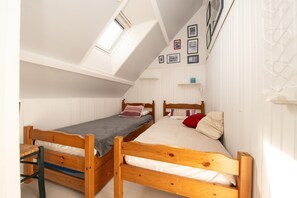 2 Schlafzimmer, Bügeleisen/Bügelbrett