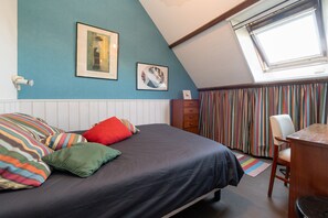 2 Schlafzimmer, Bügeleisen/Bügelbrett