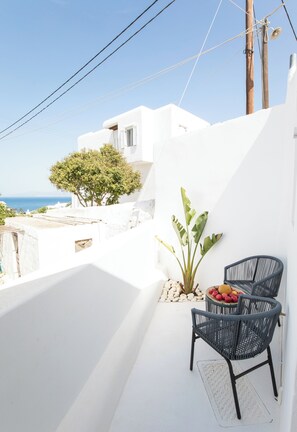 Deluxe Süit, Kısmi Deniz Manzaralı | Balkon