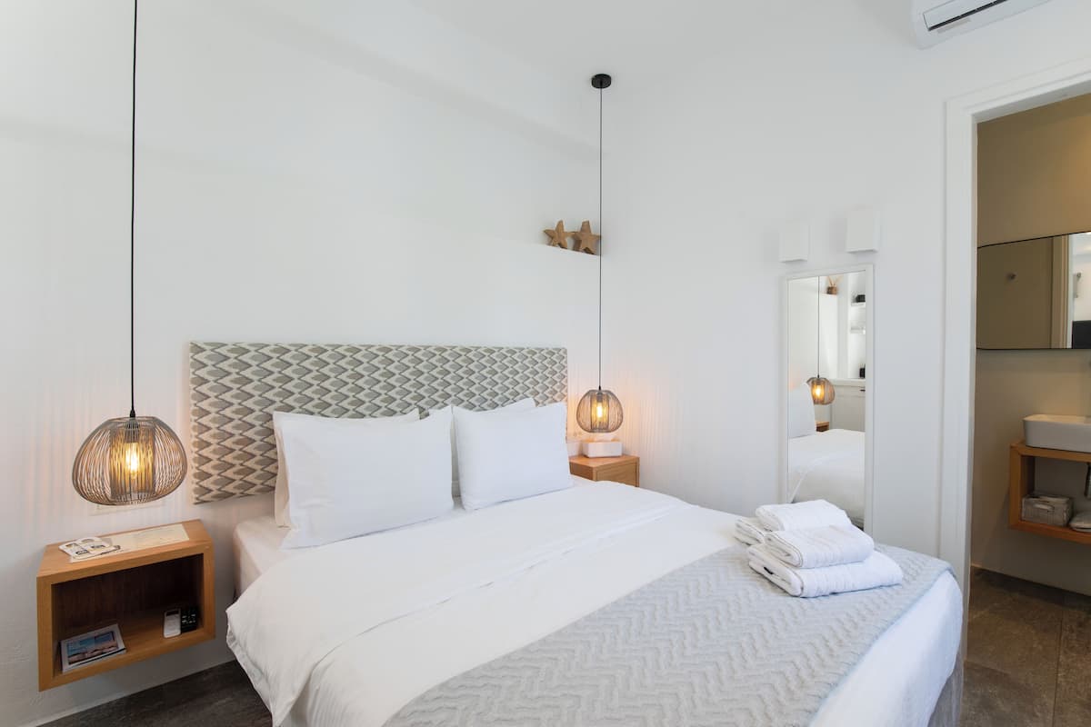 Junior Suite, Garden View | Premium bedding, Select Comfort beds, in-room safe, iron/ironing board