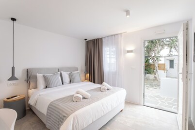 Mytheo Luxury Studios