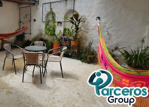 Outdoor dining - PARCEROS GROUP-VACATION ROOM, FLOOR 1, IDEAL FOR SMALL GROUPS, PEREIRA (Pereira)