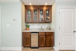 Condo, 3 Bedrooms | Interior