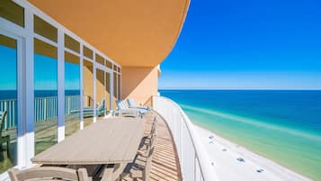 Condo, 3 Bedrooms | Property grounds