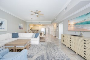 Condo, 3 Bedrooms | Living area