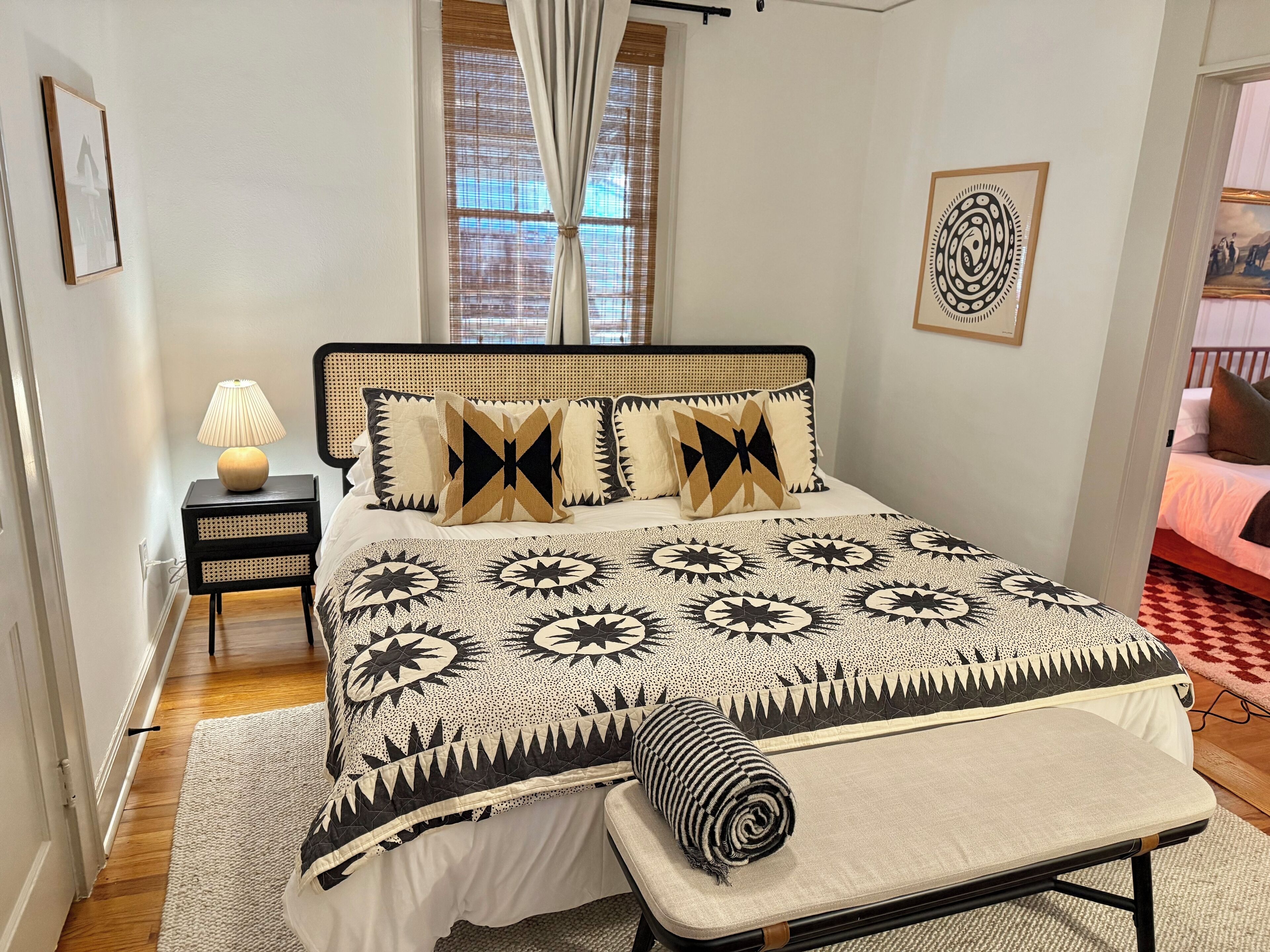 4 bedrooms, iron/ironing board, WiFi, bed sheets