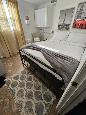 1 slaapkamer, een strijkplank/strijkijzer, internet