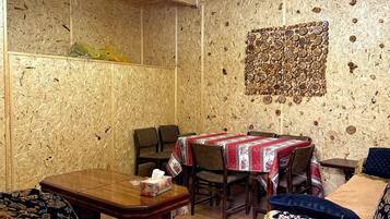 Deluxe Twin Room | Laptop workspace, free WiFi