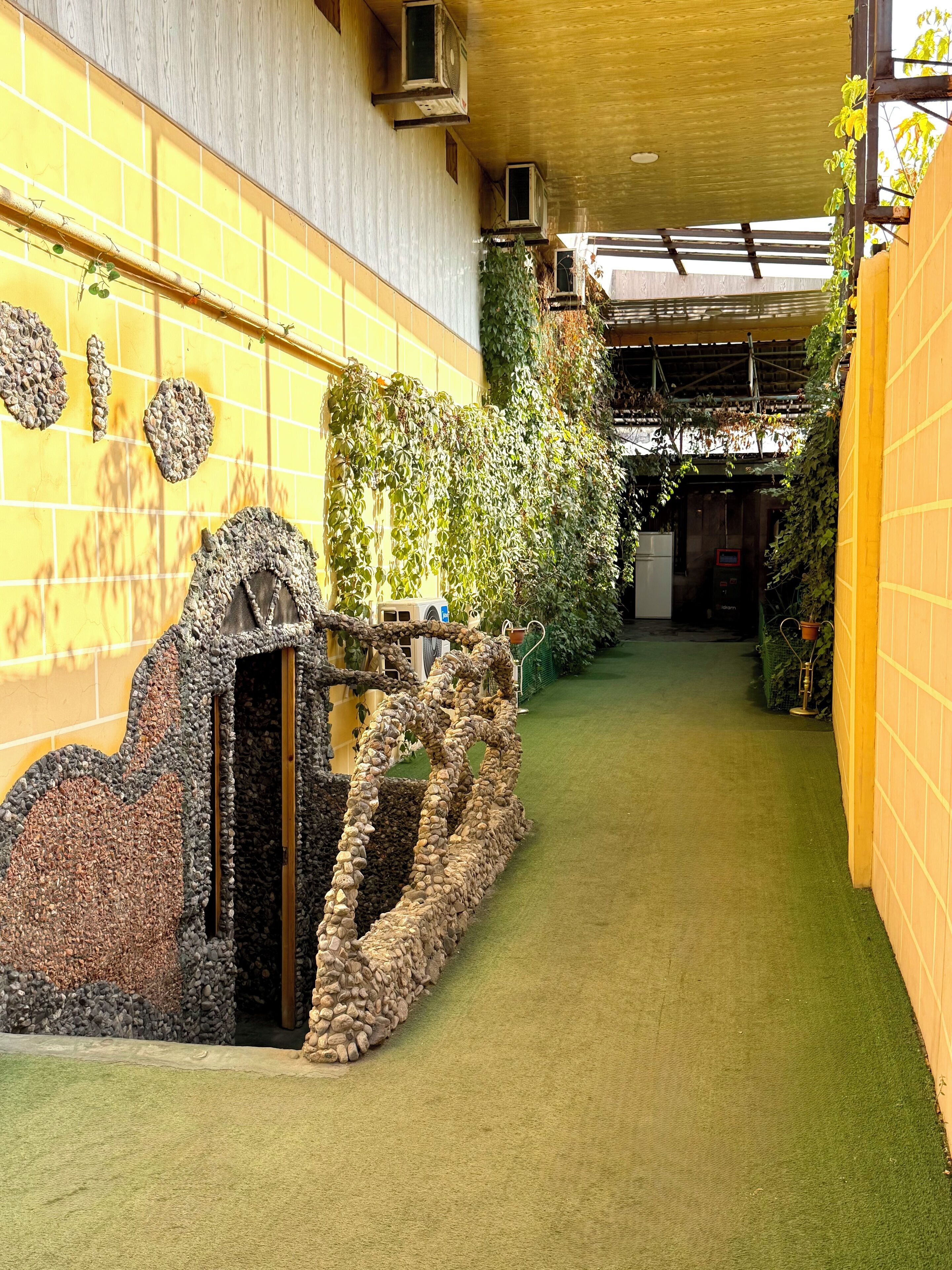 المنشأة من الخارج