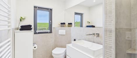 Serviettes fournies, savon, papier toilette