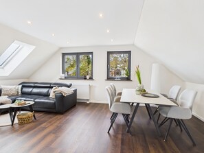 Smart TV - Holiday apartment in the Eifel - for those seeking peace and quiet and nature lovers directly on the cycle path (Arzfeld)