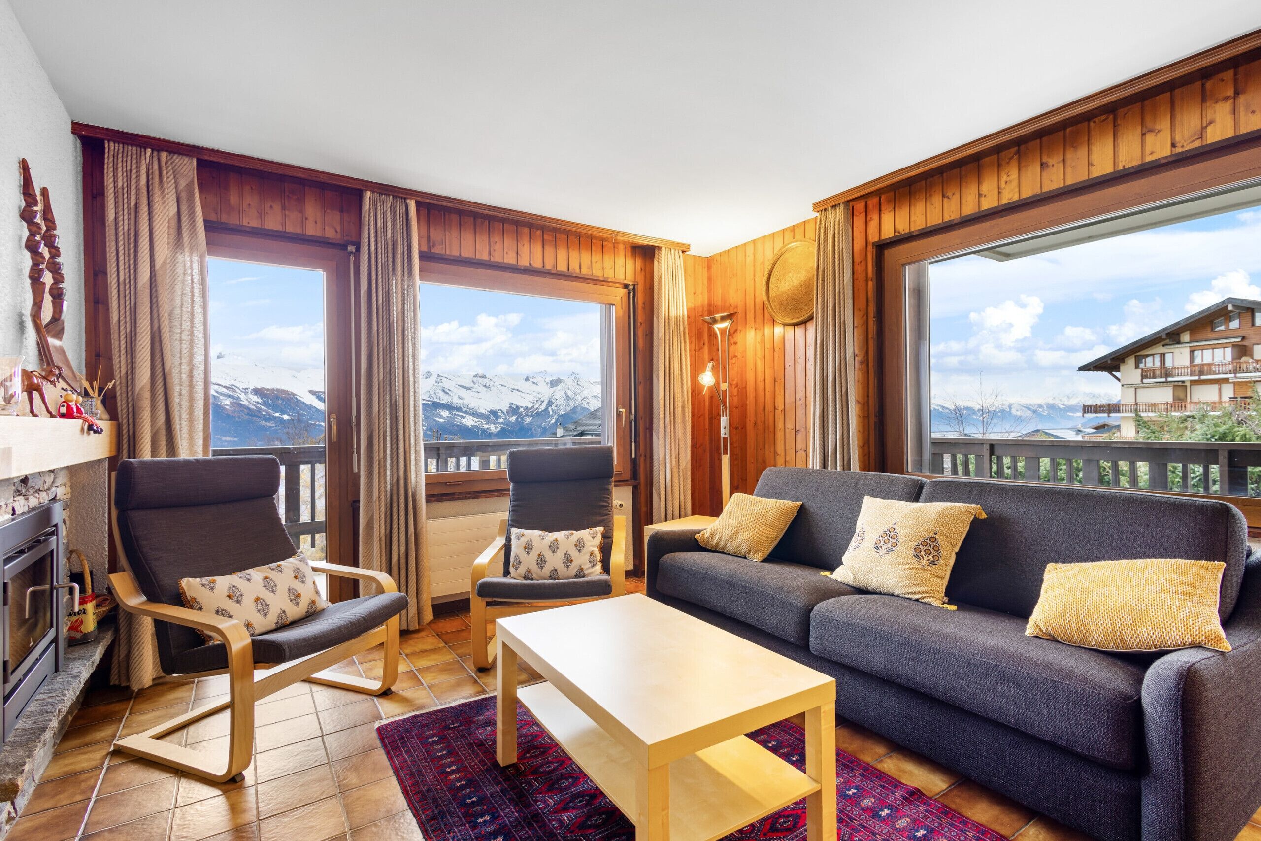 Télévision, cheminée