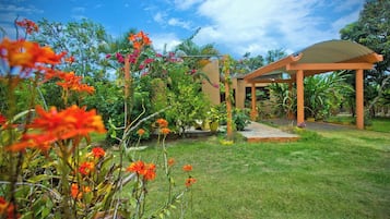Casa, 3 habitaciones, fumadores, balcón | Jardín