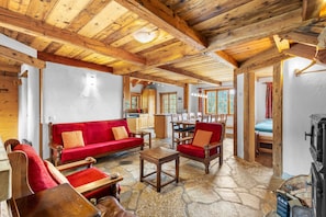 TV, fireplace - Chalet La Verne - upper apartment - 9 people (Haute-Nendaz)