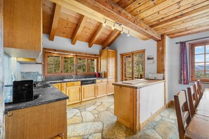 Fridge, oven, dishwasher, cookware/dishes/utensils - Chalet La Verne - upper apartment - 9 people (Haute-Nendaz)