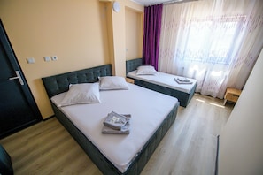 Room - Casa ARENA Pitesti (Pitești)