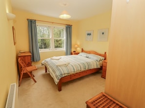 2 bedrooms, individually decorated, individually furnished, free WiFi - Flat 17 Greta Grove (Keswick)