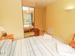 2 bedrooms, individually decorated, individually furnished, free WiFi - Flat 17 (Keswick)