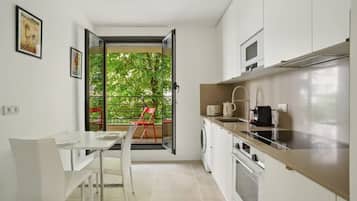 Apartment, Smoking | Private kitchen