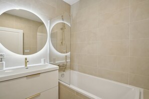 Apart Daire, Sigara İçilebilir | Banyo