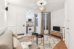 Studio | Living area - Charming Studio - Pereire - Lease Mobility (Paris)