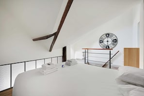 Apartment | 1 bedroom, Internet - Authentic Apartment - 1BR 6P - Centre de Paris (Paris)