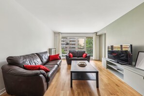 Apartment, Smoking | Living area