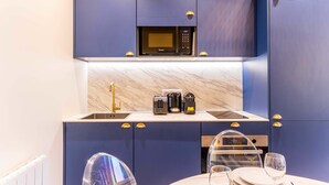 A compact kitchen with a microwave, coffee maker, and toaster. - Amazing Apartment - 2BR 6P - Gare du Nord (Paris)
