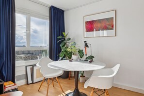 Dining room - Extra Studio on the 23rd Floor - Stunning View (Paris)