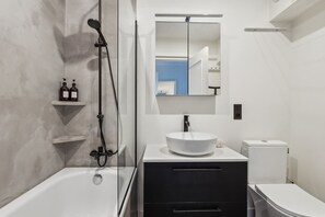 Studio | Bathroom