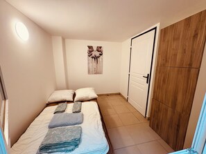 3 chambres, fer et planche à repasser, accès au Wi-Fi (inclus)
